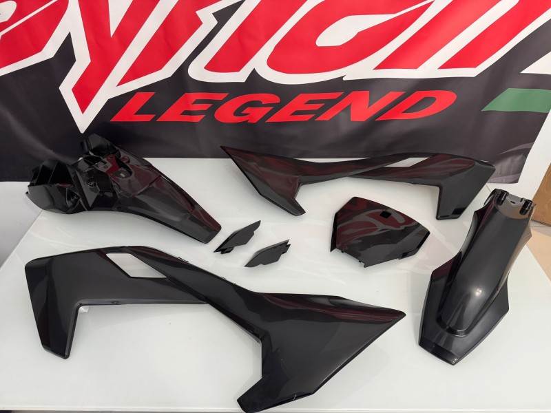 PLASTICHE COMPLETE AYRTON SUPERLEGGERA, NUDA PLASTICHE COMPLETE AYRTON SUPERLEGGERA, NUDA